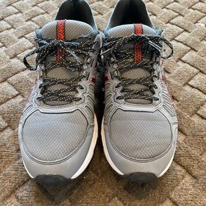 Men’s running / workout shoes